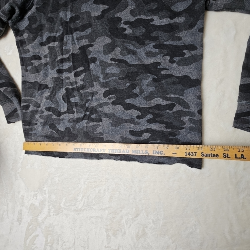 Sundry Camo Hoodie Gray medium Athletic Sweater Pullover - Picture 6 of 11